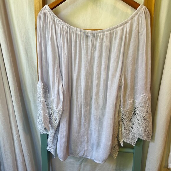 Unique Spectrum White Top - Picture 2 of 3